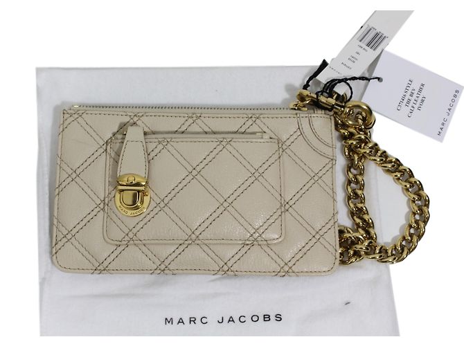 Bolsa de Mão Marc Jacobs em Couro Creme com Corrente Dourada Cru