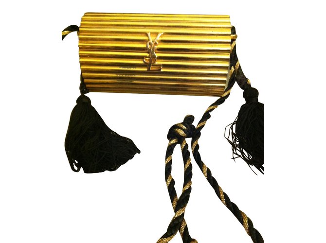 Yves Saint Laurent Clutch-Taschen Golden Metall  ref.15259