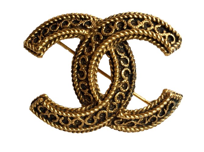 Chanel Alfinetes e broches Dourado Metal  ref.15323