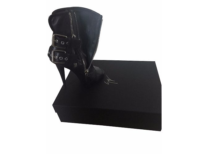 Botines Giuseppe Zanotti de piel negra 39 Negro