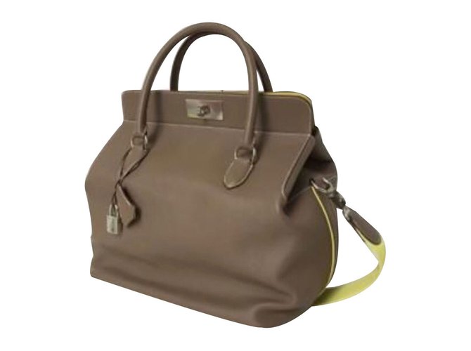 Hermès Handbags Beige Leather  ref.15654