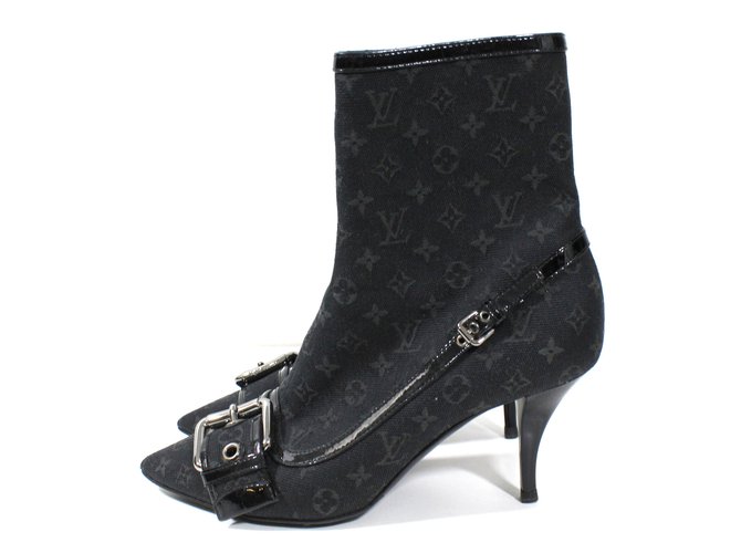 Louis Vuitton Ankle Boots Black Cloth  ref.16000