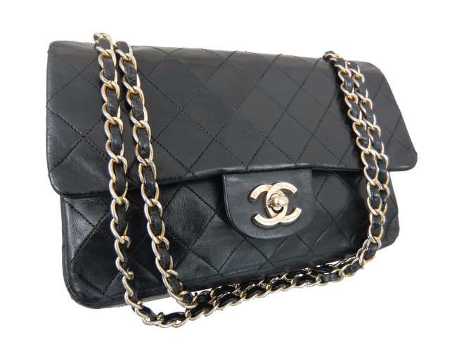 Timeless Chanel Handtaschen Schwarz Leder  ref.16034