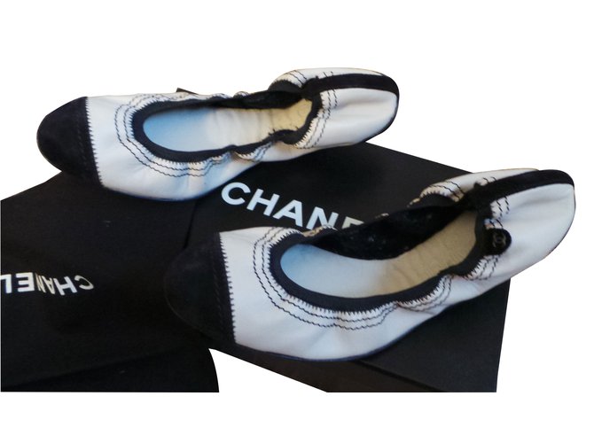 Chanel Zapatillas de ballet Blanco Cuero  ref.16065
