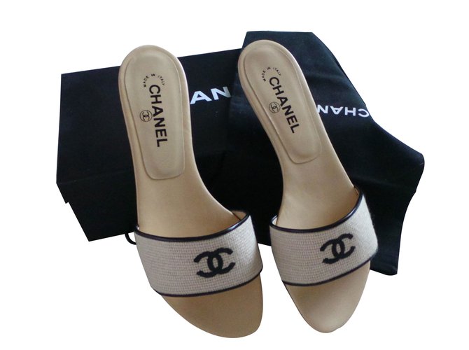 Chanel Mules Beige Leather  ref.16452