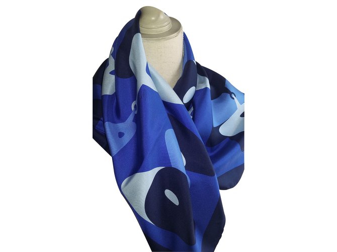 Gucci Silk scarves Blue  ref.16489
