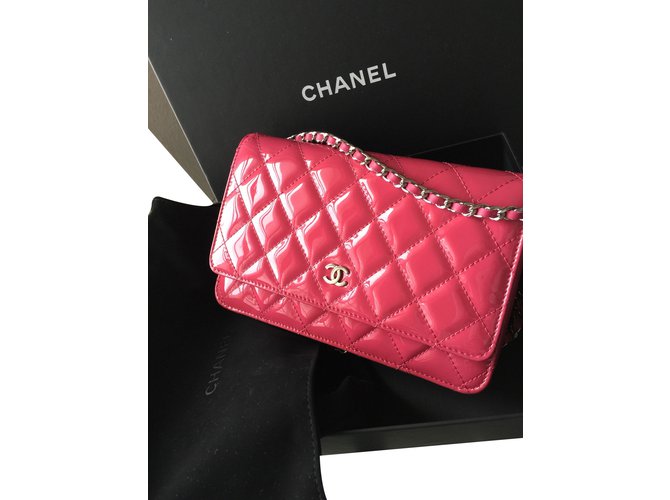 Wallet On Chain Portafoglio Chanel rosa su catena WOC Pelle verniciata  ref.16527