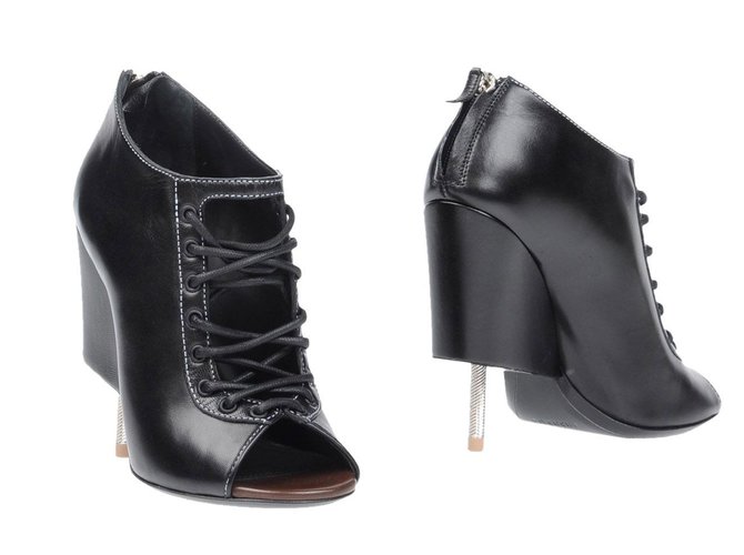 Givenchy's Nissa Lace-Up Boot-Heel Heel, taglia 37,5 Nero Pelle  ref.16655