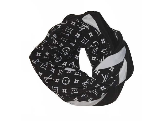 Louis Vuitton Silk scarves Black  ref.17104