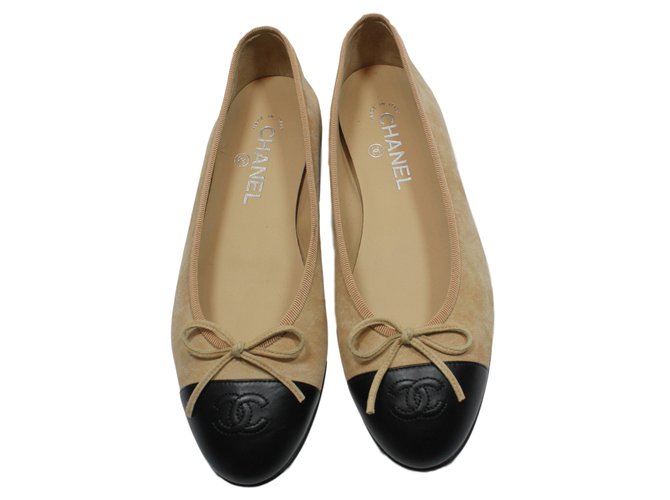 Chanel Beige/Black Leather CC Ballet Flats Size 37 Chanel