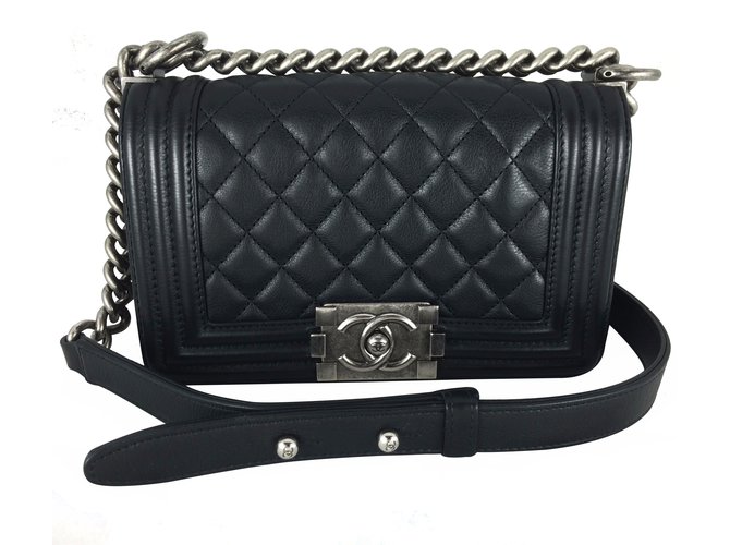 Le Boy Chanel Menino pequeno preto Couro  ref.17393