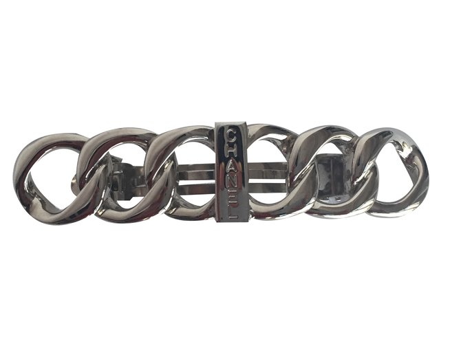 Chanel Pasador de horquilla de metal plateado con cadena Plata  ref.17454
