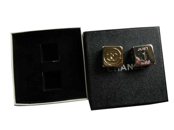 Chanel Purses, wallets, cases Silvery Steel  ref.17832
