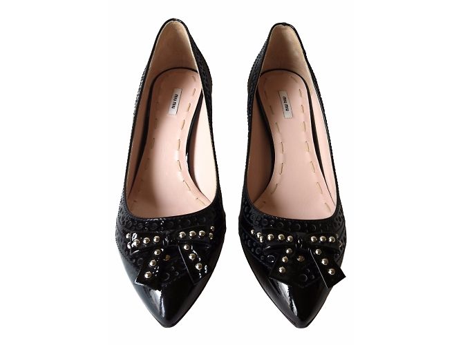 Miu Miu Lackleder Pumps Schwarz mit Nieten