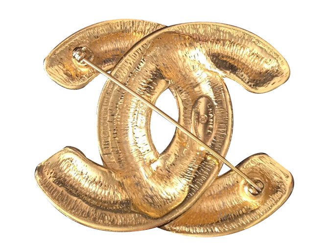 Chanel Pins & brooches Golden Gold-plated ref.18447 - Joli Closet