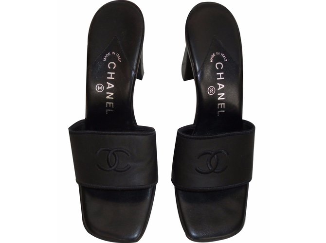 Chanel Sandals Black Leather  ref.18451