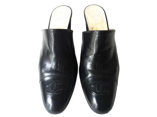 Chanel Mules Black Leather  ref.18470