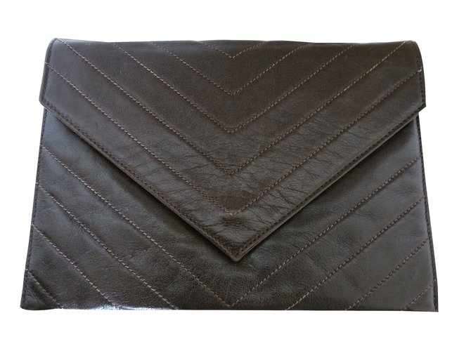 Yves Saint Laurent Clutch bags Brown Leather  ref.18547