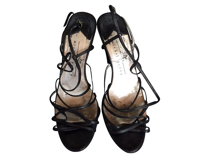 Michel Perry Sandalen aus schwarzem Leder mit Riemchen