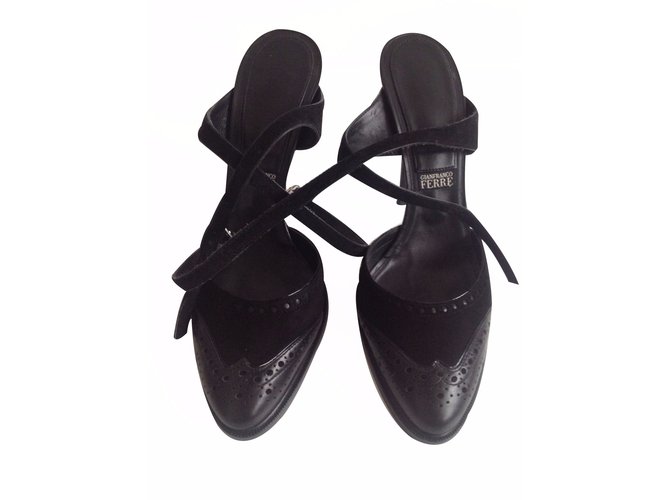 Gianfranco Ferré Black high heels Leather  ref.18977