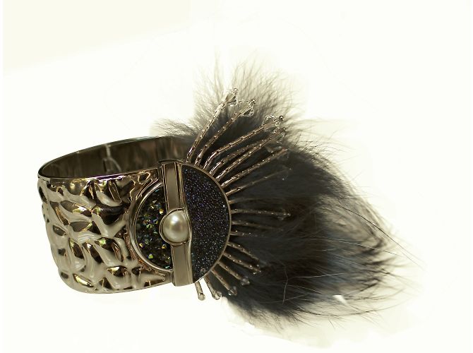 Bracelet Fendi Argent avec Fourrure de Renard Bleue et Noire Argenté