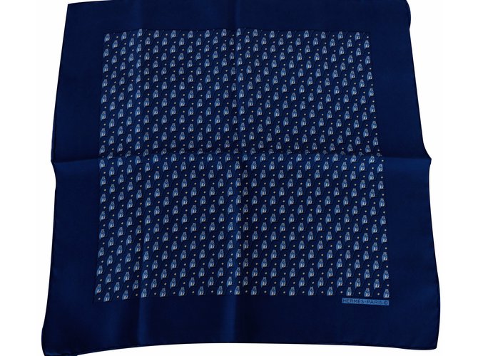 Hermès Lenços de seda Azul  ref.20117