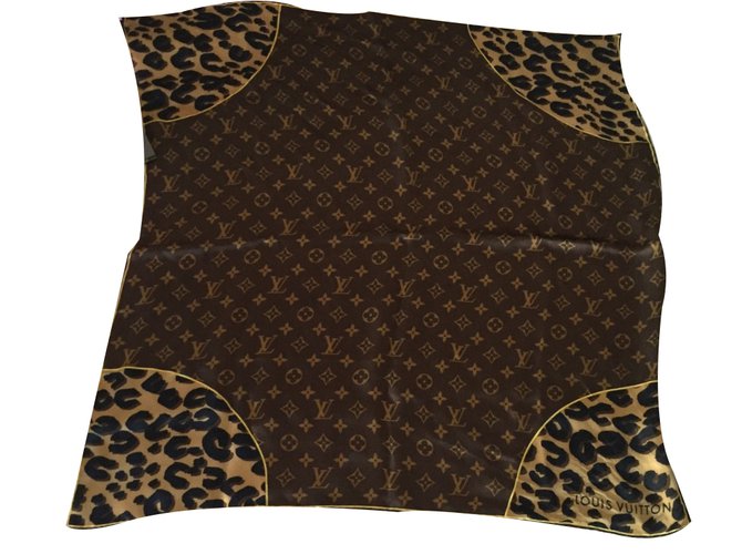 Louis Vuitton Lenços de seda Estampa de leopardo  ref.20234