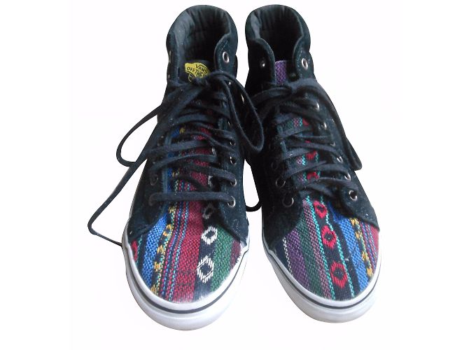 Gorgeous Vans in camoscio imbottito nero e graziose scarpe da ginnastica alte unisex in tessuto multicolor