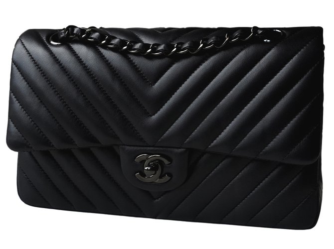Chanel Timeless Black Lambskin ref.20542 - Joli Closet