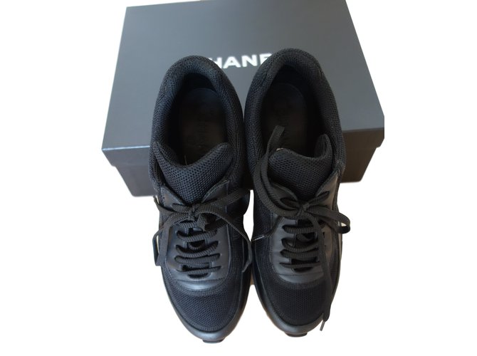 Chanel zapatillas Negro Cuero  ref.21042
