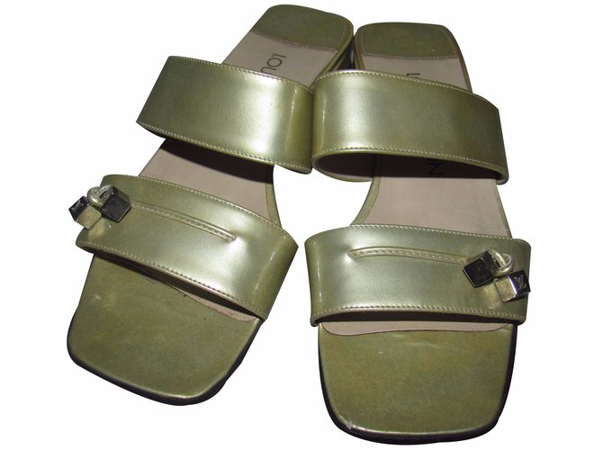 Louis Vuitton Mules Green Leather  ref.21075