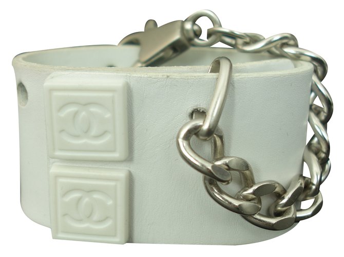 Chanel Cuff bracelet White Leather  ref.21704