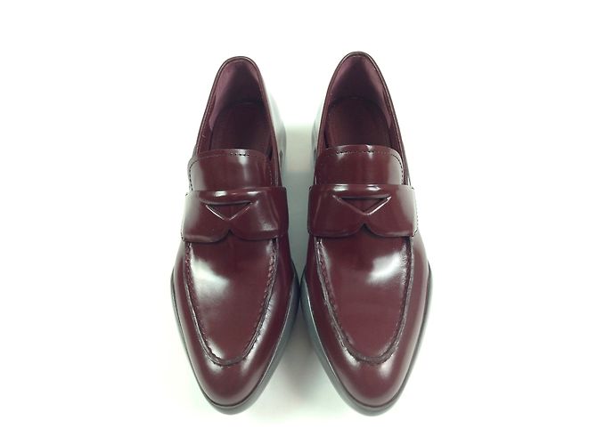 Prada Bailarinas de Cuero Rojo Oscuro 38 Burdeos