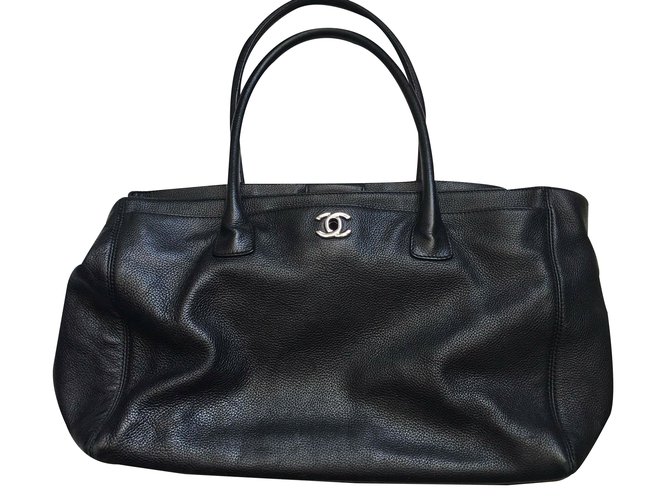 Chanel Handbag Black Leather  ref.21980