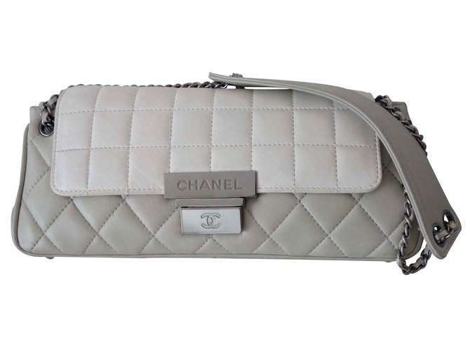 Chanel baguette White Leather  ref.22064