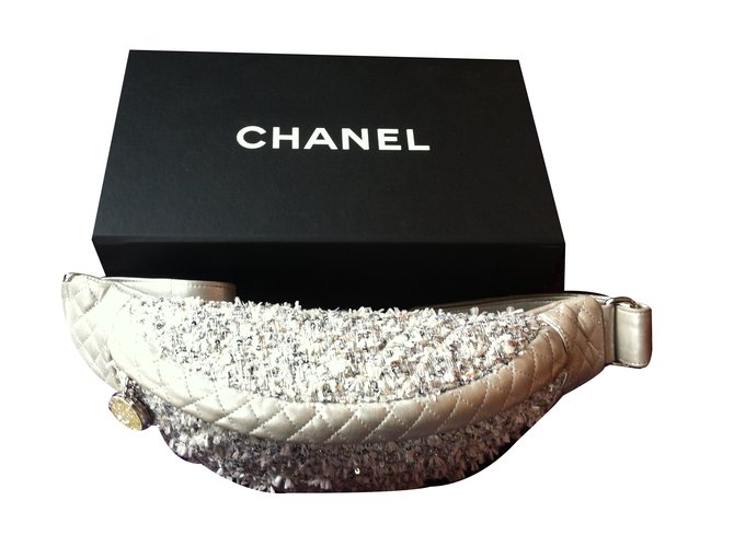 Chanel Clutch bag Silvery Tweed  ref.22424