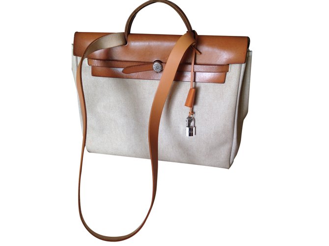 Hermès Handbag Beige Leather  ref.22447