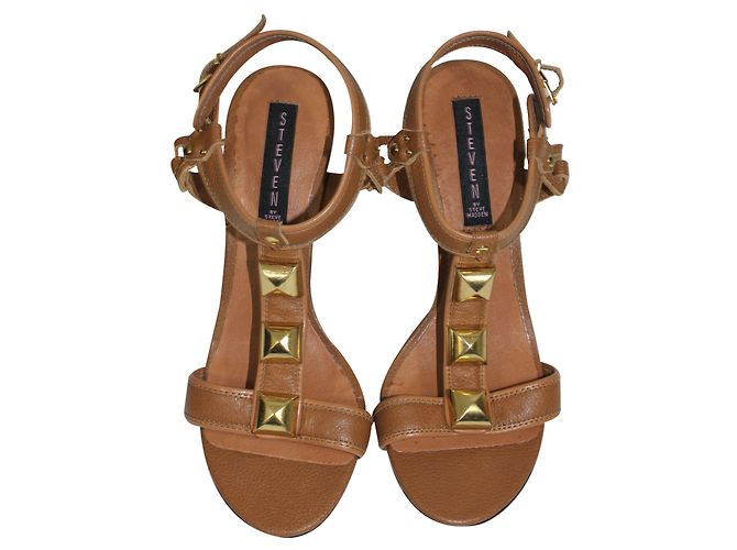Sandali Steve Madden in pelle Cammello con borchie oro Caramello