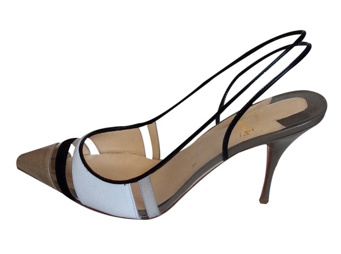 Christian Louboutin Heels Beige Patent leather  ref.22911