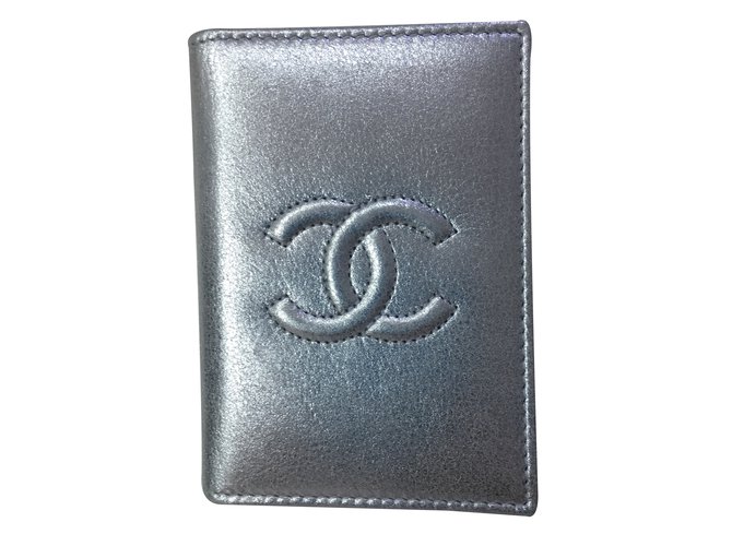 Titular de la tarjeta Chanel Plata Cuero  ref.23034