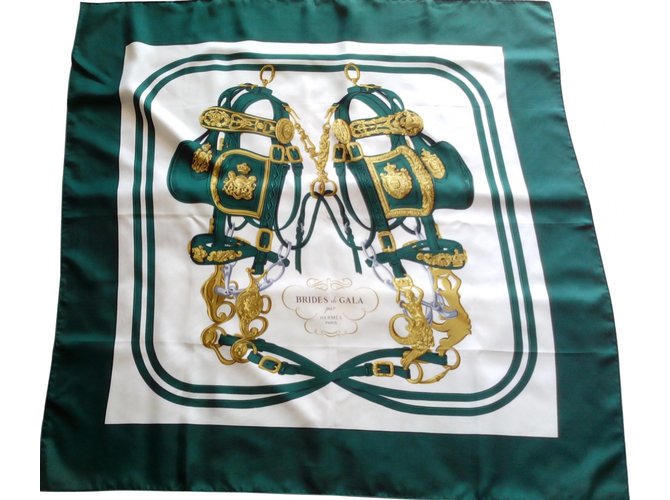 Hermès Silk scarf Green  ref.23402