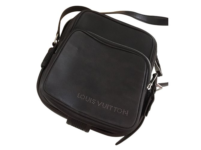 Louis Vuitton Pochette Cuir Chocolat  ref.23676
