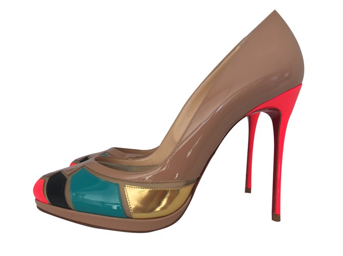 Christian Louboutin Heels Patent leather  ref.23693