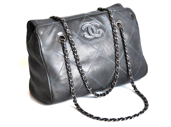 Chanel Handbags Grey Leather ref.23781 - Joli Closet