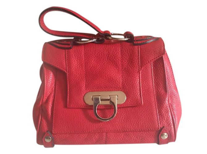 Bolsa Azzaro em couro vermelho granulado