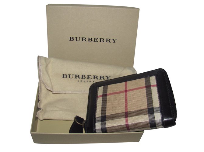 Burberry Porte monnaie / porte carte Cuir Marron  ref.23979