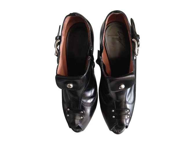Giuseppe Zanotti Leather peep-toe ankle boots Black  ref.24213