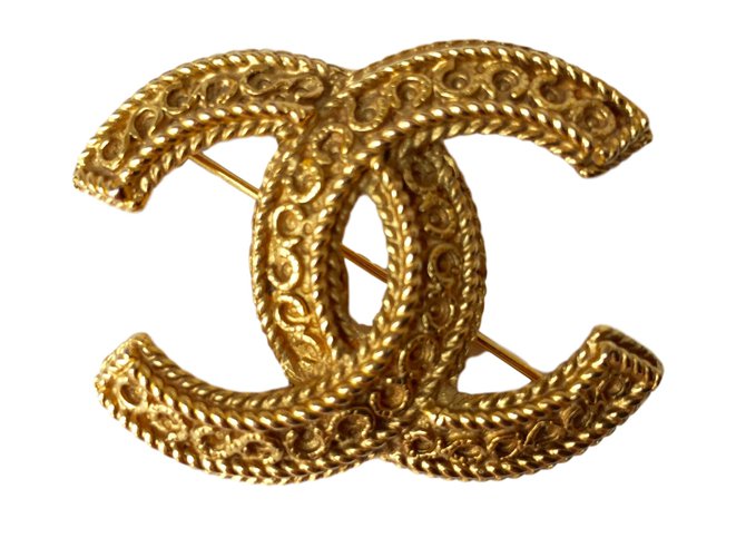 Chanel Broche vintage Dorado Metal  ref.24337