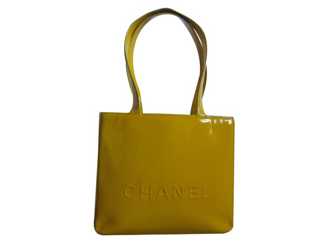Chanel Bolso Amarillo Cuero  ref.24493