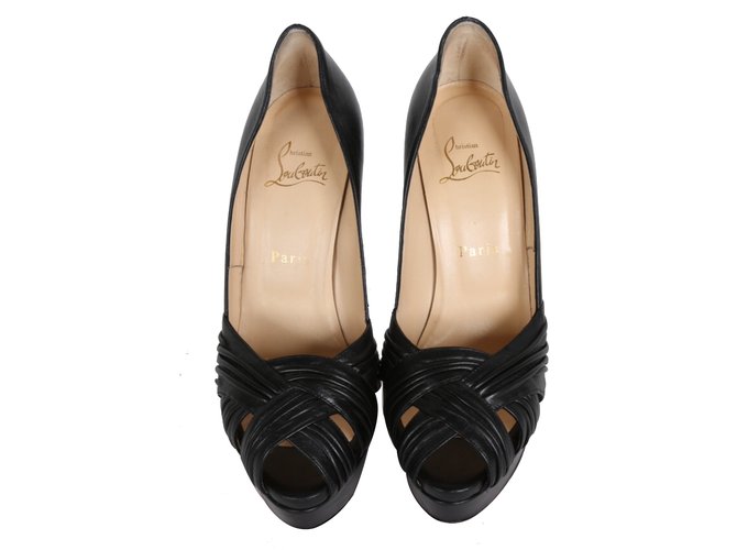Christian Louboutin Black high heels Leather  ref.24501